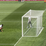 Jogadores do Atlético oram e fazem 'ritual' no gramado do Monumental na véspera da final