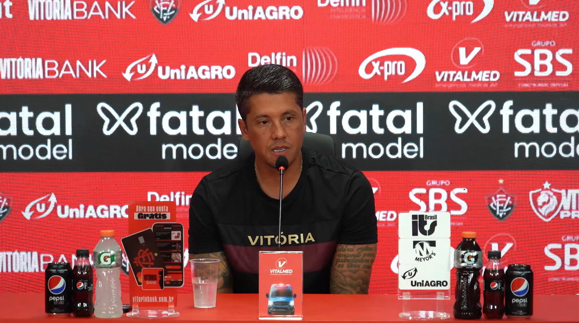 Fica no Vitória? Carpini revela o que pensa sobre renovação de contrato