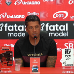 Fica no Vitória? Carpini revela o que pensa sobre renovação de contrato