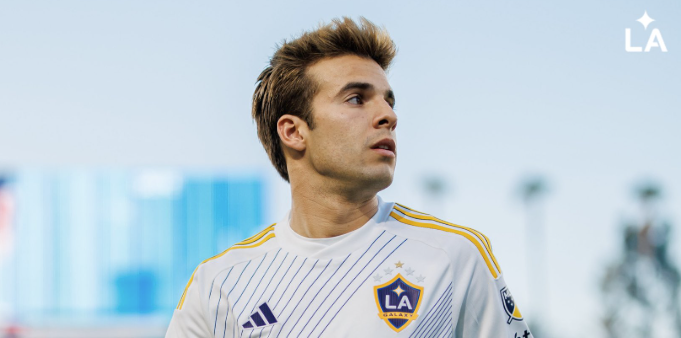 Ex-Barcelona joga 30 minutos com ligamento rompido e decide classificação na MLS