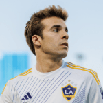 Ex-Barcelona joga 30 minutos com ligamento rompido e decide classificação na MLS