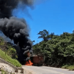Caminhão pega fogo na BR-356 em Itabirito (MG)