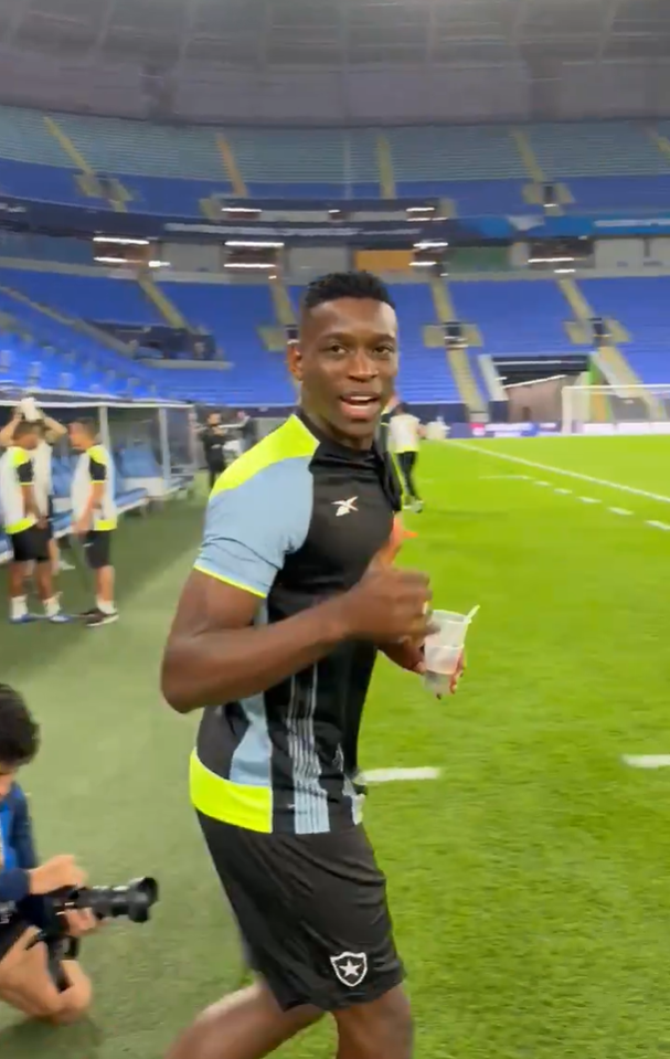 Com Bastos, Botafogo treina antes de estreia na Copa Intercontinental