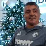 Em campanha social, ídolo do Milan aparece sem barba após mais de vinte anos