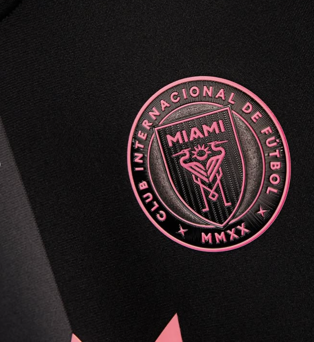 Com Messi como modelo, Inter Miami divulga novo uniforme para 2025; veja