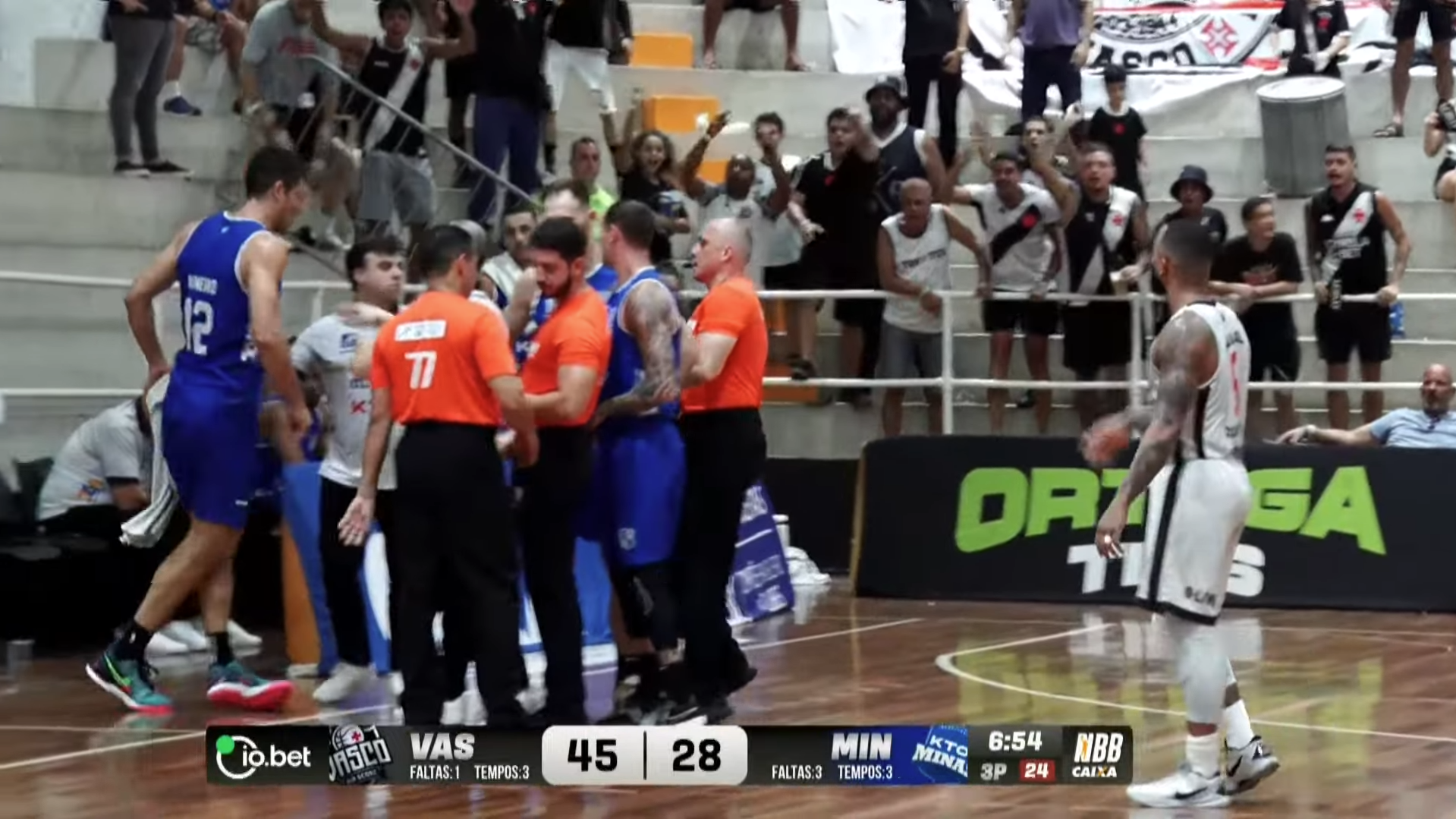 Basquete: federação repudia agressão de jogador do KTO Minas contra árbitro
