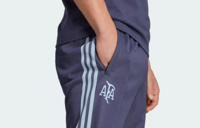 Calça Argentina Anniversary Adidas - Azul - R$ 499,99 / até 10x de R$ 50,00 sem juros