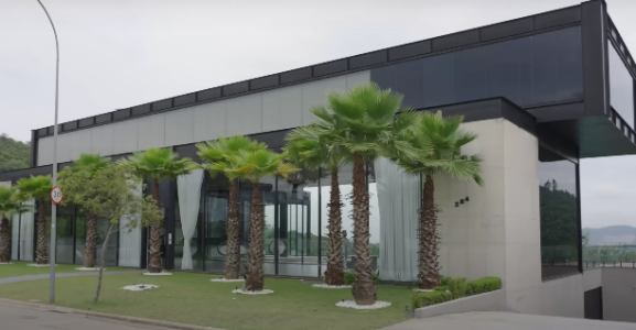 Maíra Cardi compra mansão de Neymar avaliada em R$ 40 milhões