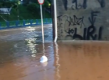 Av. Vilarinho alagada na noite desta segunda-feira (6)