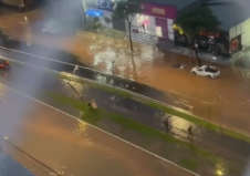 Chuva provoca vários pontos alagamentos em Belo Horizonte nesta segunda-feira (6)