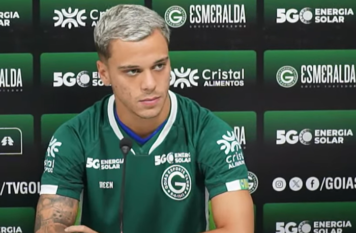 Vitinho, que estava no Cruzeiro, foi oficialmente apresentado pelo Goiás