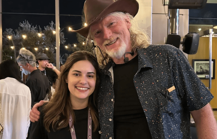 Beatriz Bottino ao lado de Dan Clancy, CEO da Twitch