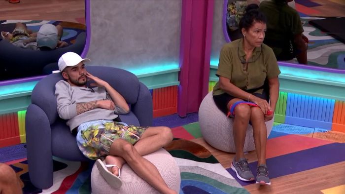 Vilma pretende usar informação recebida por Renata contra Vinícius 
