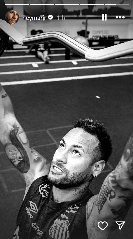 Neymar fez trabalhos internos nesta terça-feira (1)