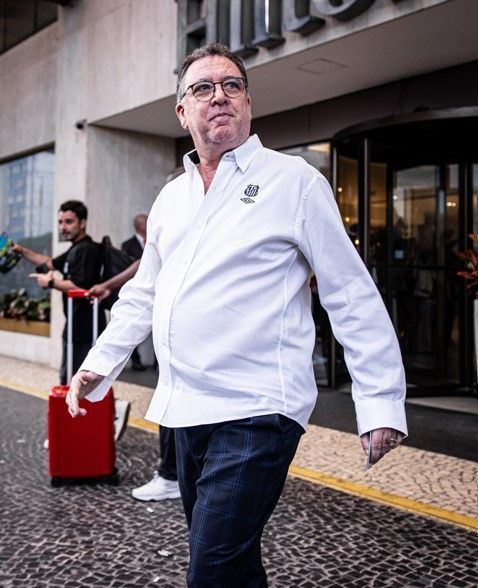 Santos paga uma das parcelas atrasadas de direitos de imagem ao elenco