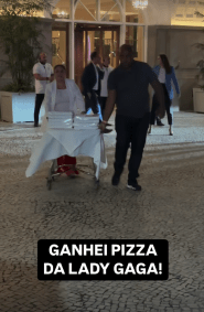 Lady Gaga manda pizza para fãs