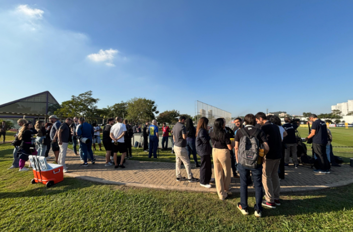 Jornalistas presentes no treino da Seleção Brasileira, no CT Joaquim Grava, nesta segunda-feira (2)