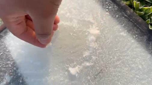 Morador faz registros de geada em Monte Verde.