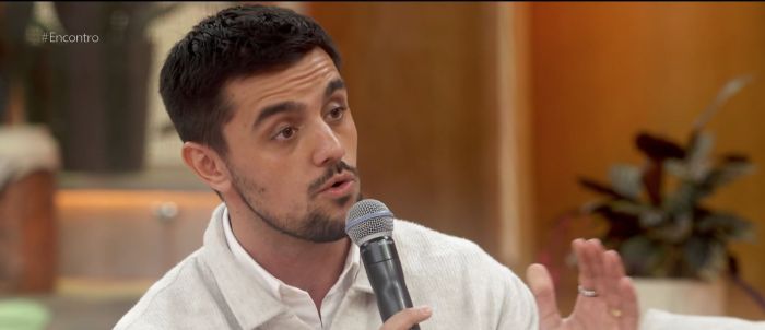 Felipe Simas em participação no 'Encontro'