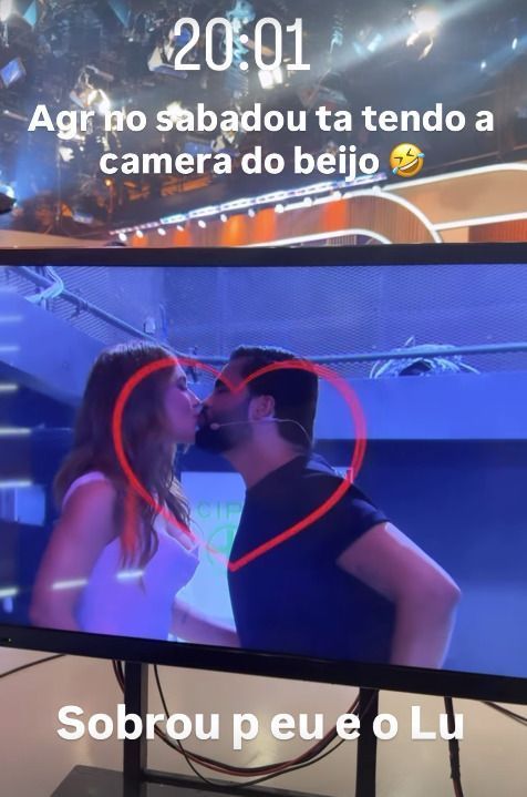 Virginia beija Lucas Guedez no Sabadou