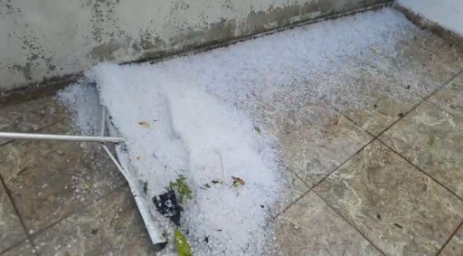 Veja fotos de chuva com granizo na Grande BH