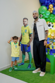 Alexander Barboza, do Botafogo, faz festa temática para filho