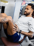Neymar se recupera de uma lesão na coxa direita