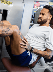 Neymar se recupera de uma lesão na coxa direita