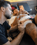 Neymar se recupera de uma lesão na coxa direita