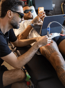 Neymar se recupera de uma lesão na coxa direita