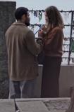 Sandy e Pedro Andrade em ponte em Portugal