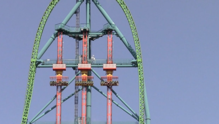 Zumanjaro: Drop of Doom era uma atração do parque de diversões localizada no Six Flags Great Adventure em Jackson Township, Nova Jersey
