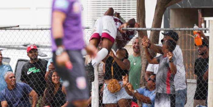 Comemoração de Daniel, autor do gol da classificação Comemoração de Daniel, autor do gol da classificação