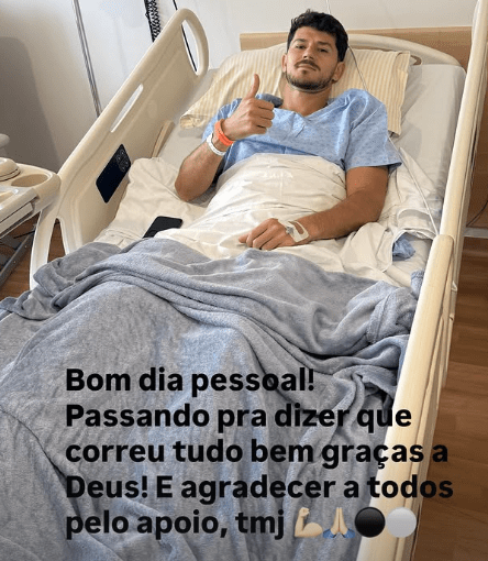 Lateral-esquerdo Hugo, do Corinthians, passou por cirurgia