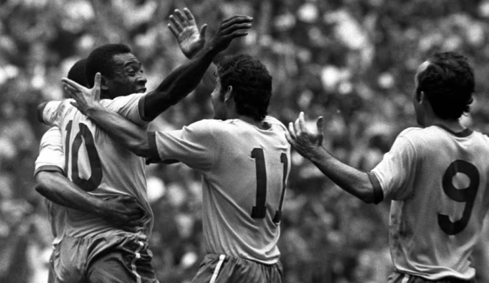 Pelé e jogadores da Seleção Brasileira comemoram gol na Copa do Mundo de 1970