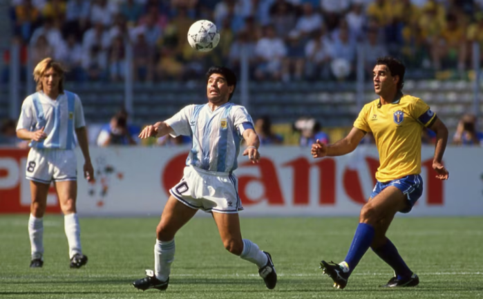 Maradona foi o destaque da vitória da Argentina sobre o Brasil na Copa do Mundo de 1990