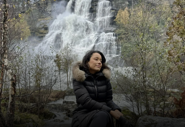 No caminho para Flåm, cachoeira Tvindefossen é apelidada de “fonte da juventude”