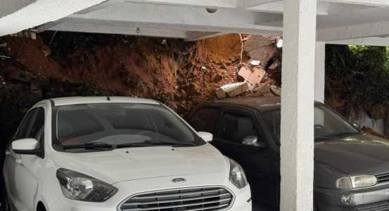 Casa atingida por terra na manhã desta quinta-feira (26)