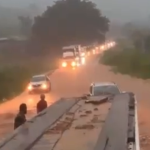 Cataguases fica debaixo d'água, e estrada é invadida pelo Rio Pomba; veja vídeos