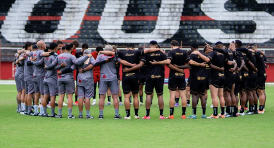 Time do Pouso Alegre em treino