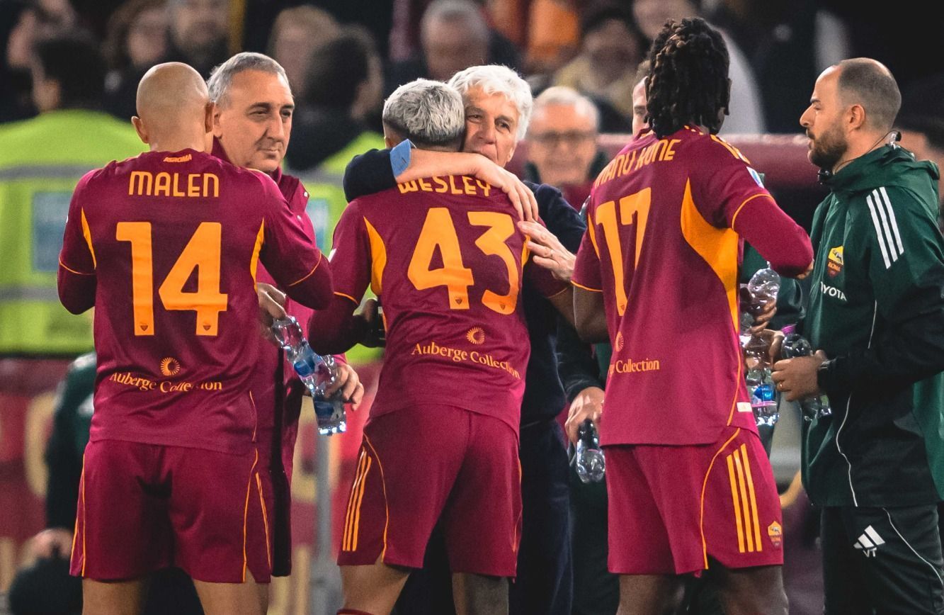 Com golaço de ex-Flamengo e seis gols, Roma e Juventus empatam pelo Italiano