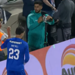Pipa do Corinthians sobrevoa Arena Barueri e paralisa Palmeiras x São Paulo