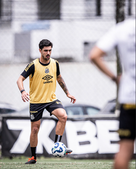 Santos rescinde contrato com zagueiro do elenco; saiba detalhes