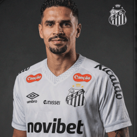 Lucas Veríssimo foi anunciado pelo Santos