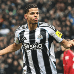 Com um a mais, United leva gol no fim e perde para o Newcastle na Premier League