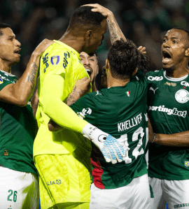 Carlos Miguel foi celebrado por seus companheiros contra o Novorizontino