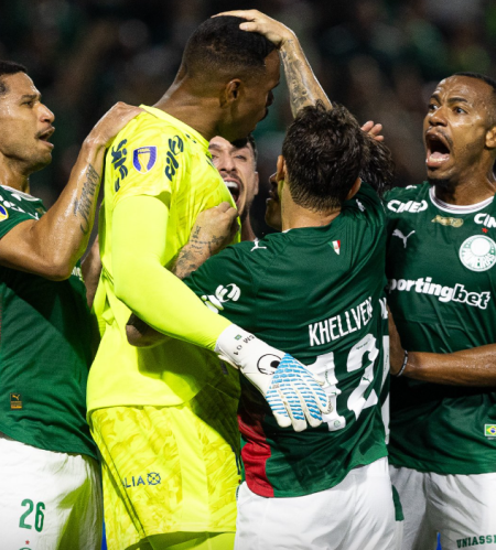 Carlos Miguel foi celebrado por seus companheiros contra o Novorizontino
