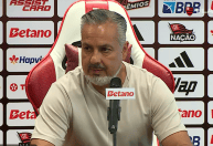 Boto, do Flamengo, provoca Vasco por uso do Maracanã: 'Pagar para outra pessoa usar'