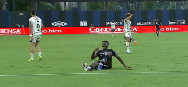 Arroyo em desespero após sentir e ver a gravidade da lesão