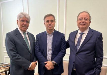 Ministro do Supremo Tribunal Federal (STF) André Mendonça recebeu orações neste domingo (8)
